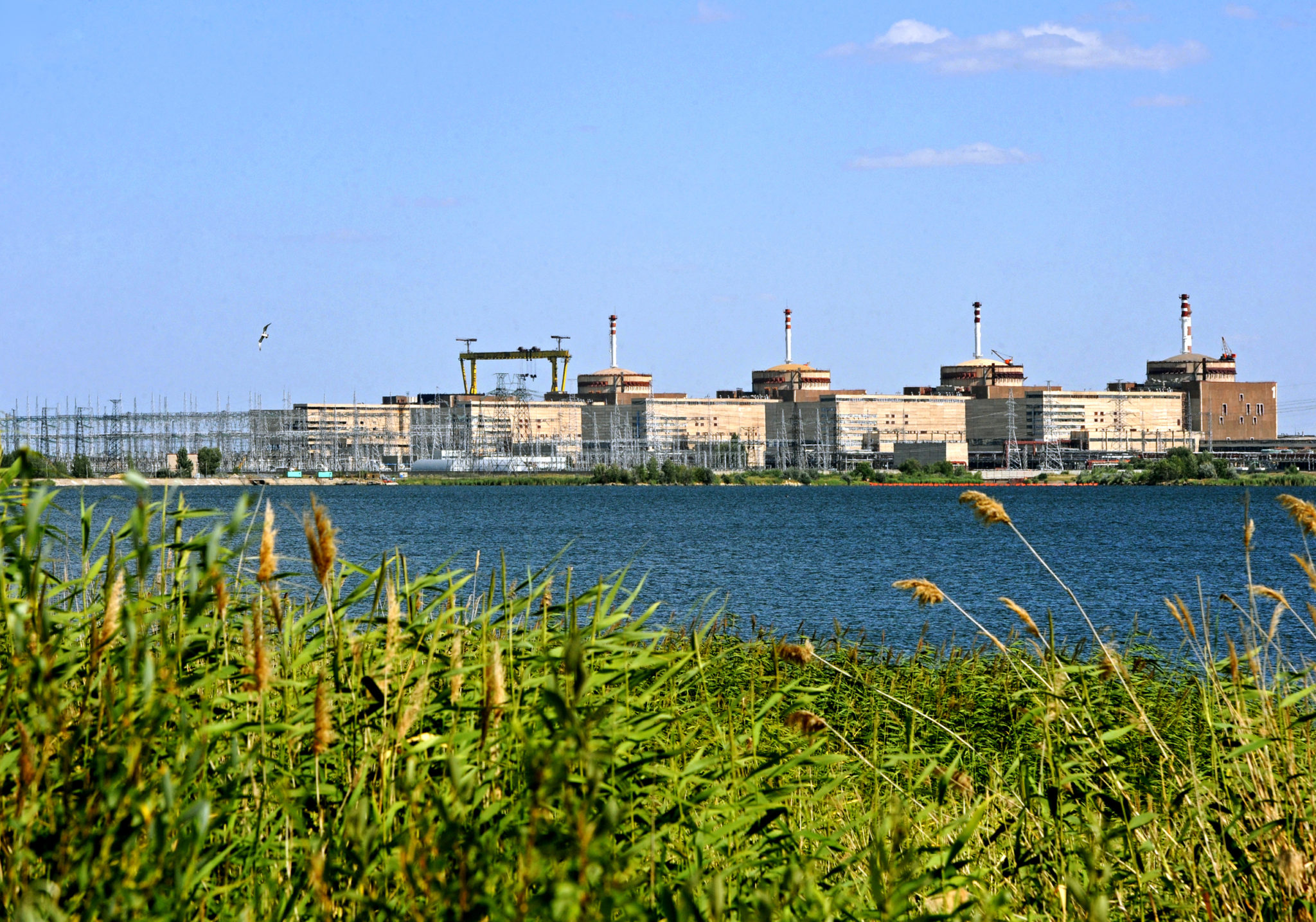 саратовская аэс балаково. балаковская атомная станция. аэс на волге. пруд охладитель балаковской аэс. охладитель атомной станции балаково.
